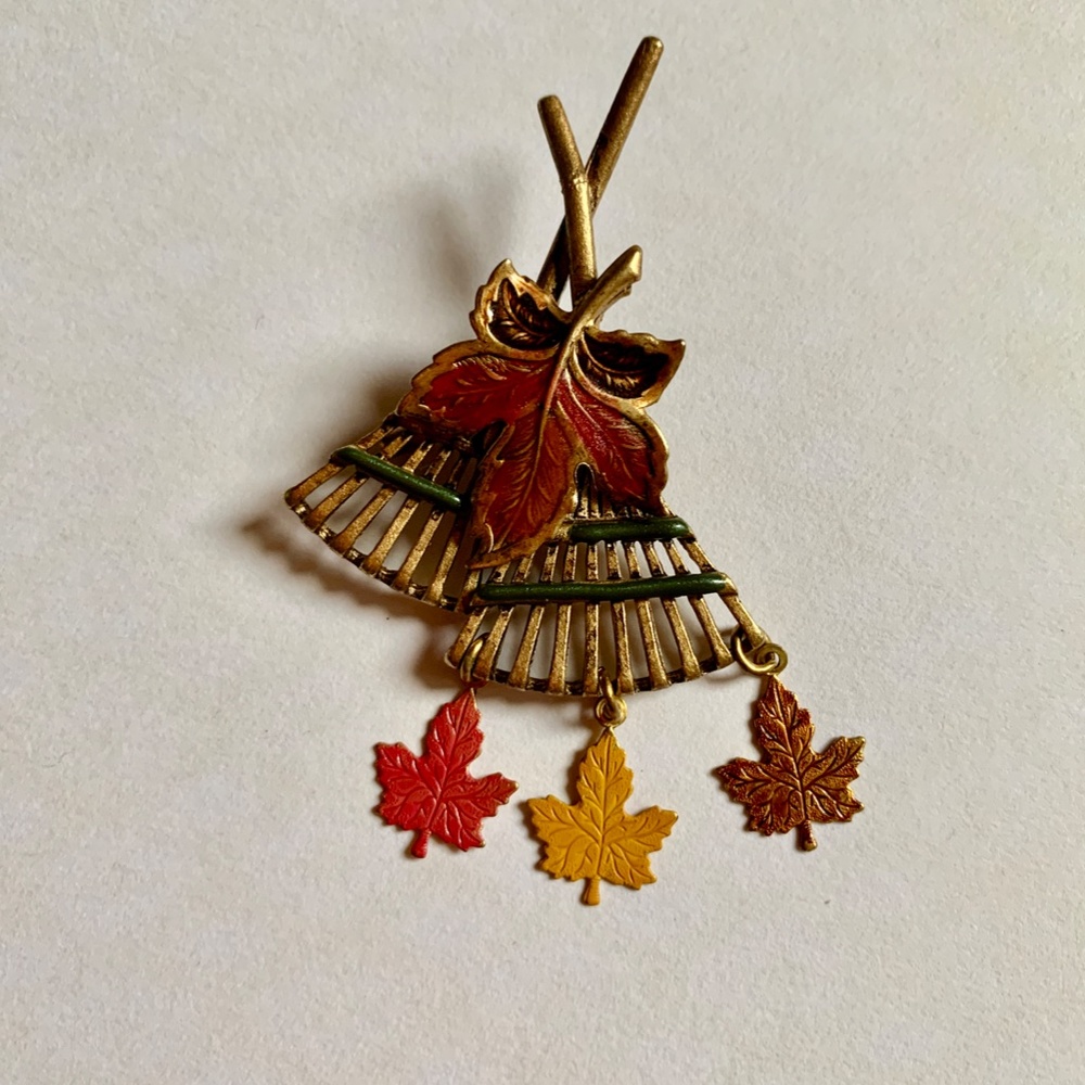 Autumn Rake & Maple Leaf Dangle Pin - Fall Harvest - Picture 3 of 6